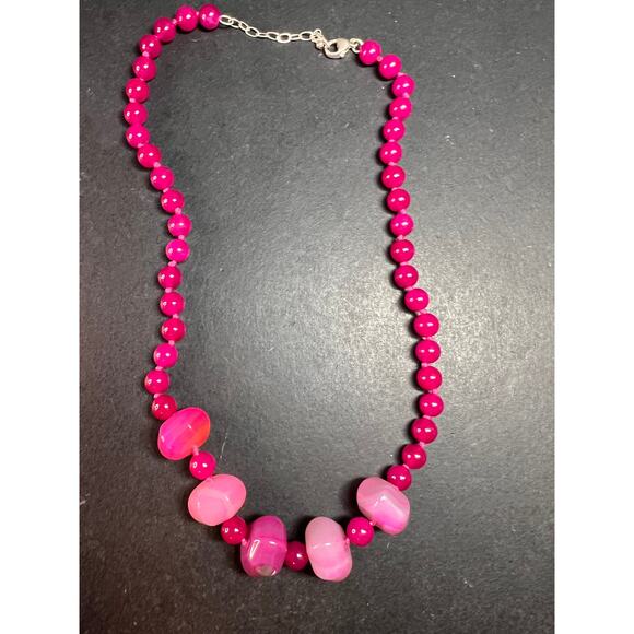 NEW Fuchsia pink dyed agate beaded necklace with sterling silver clasp - Picture 1 of 12